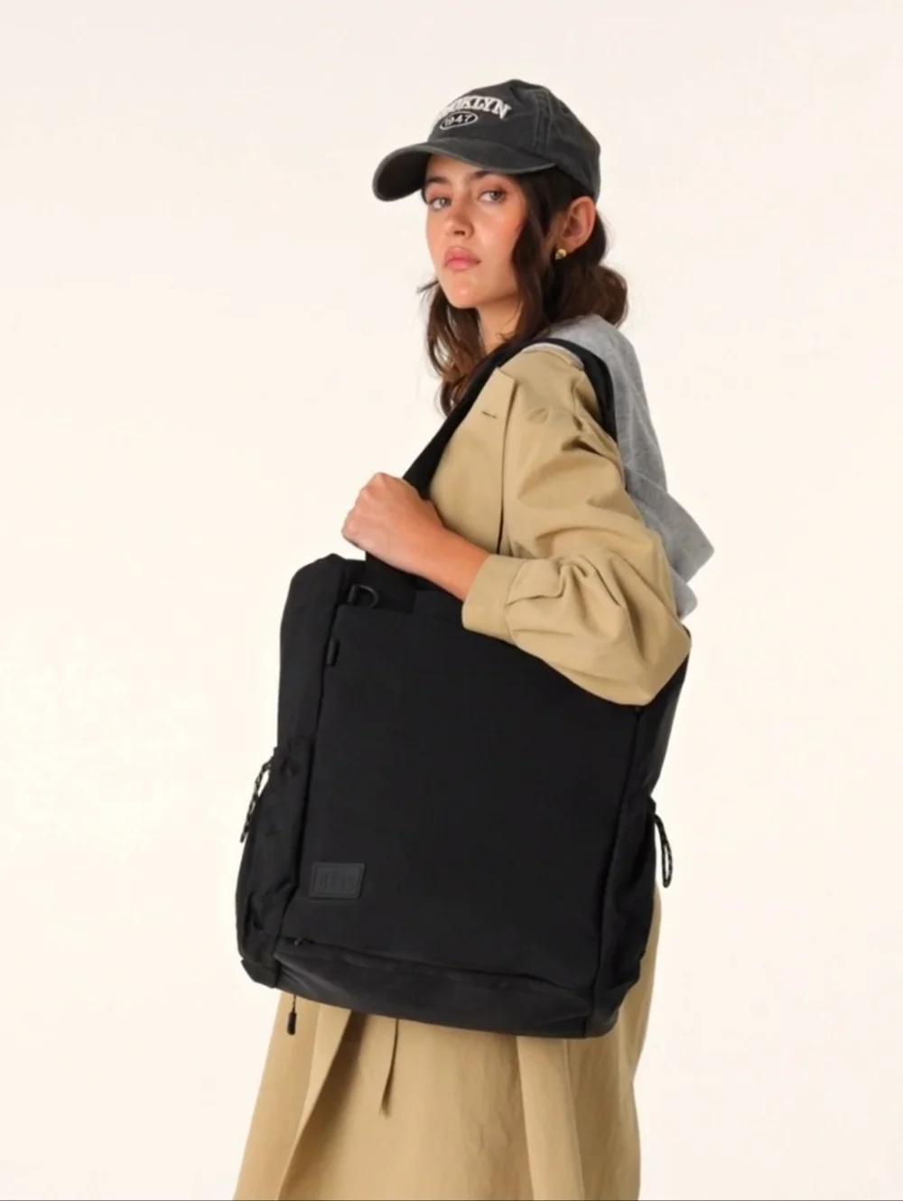 The Sport (Travel) Tote in Black - Picture 6 of 17